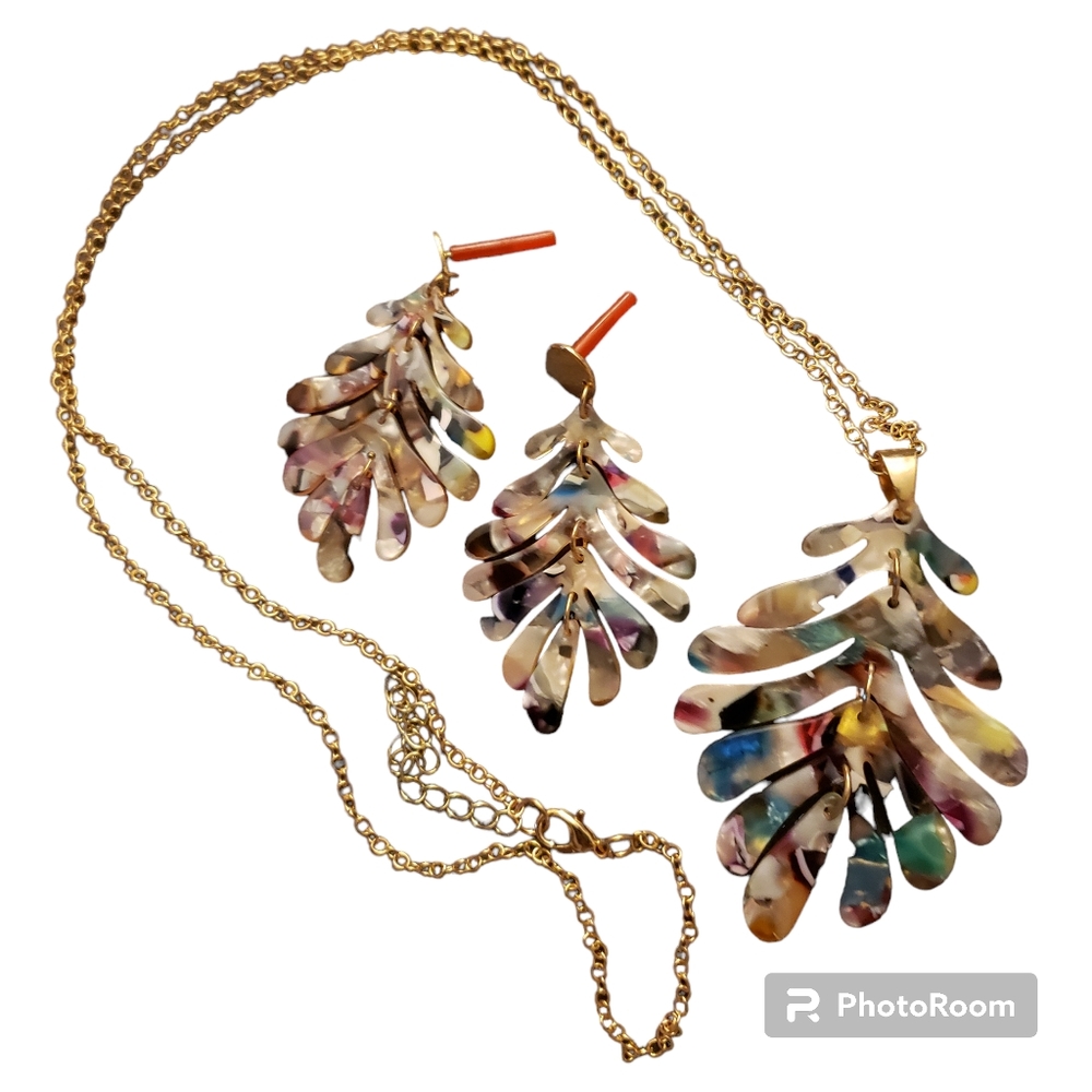 Women's fun fall leaf colored 18" necklace w/matching stud 2 1/2" earrings.